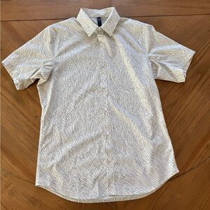 LULULEMON SHORT SLEEVE BUTTON DOWN SHIRT